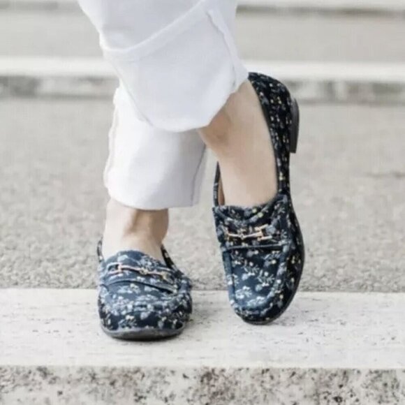 Cabi Carnaby Floral Blue Velvet Gold Horsebit Loafer Flats Preppy Retro US 9 - Picture 1 of 13